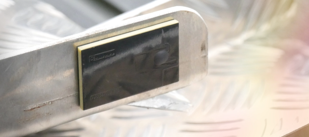 Heatwave Tough RFIDタグ - 耐熱性に優れ、金属表面にも良好な性能を持つRFIDタグ